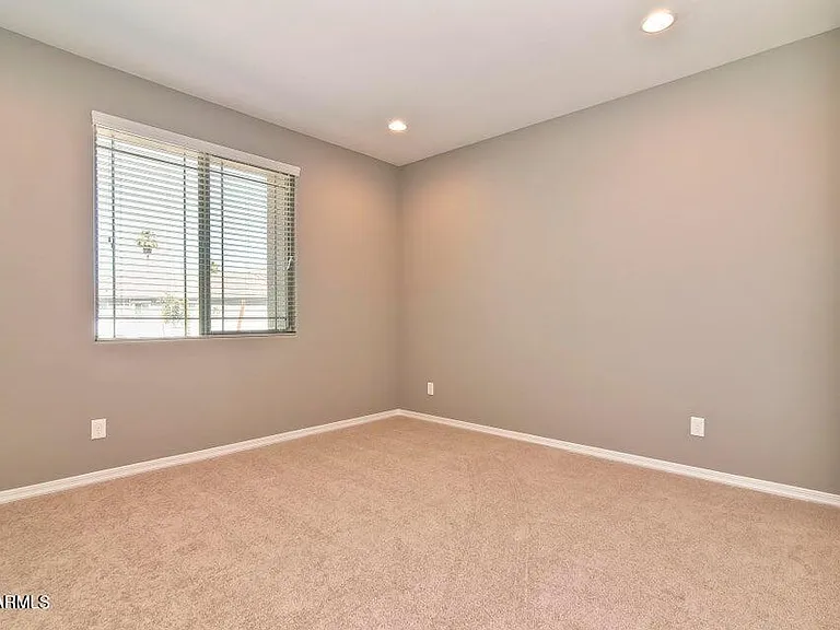 6303 S 24th Pl — Photo 20