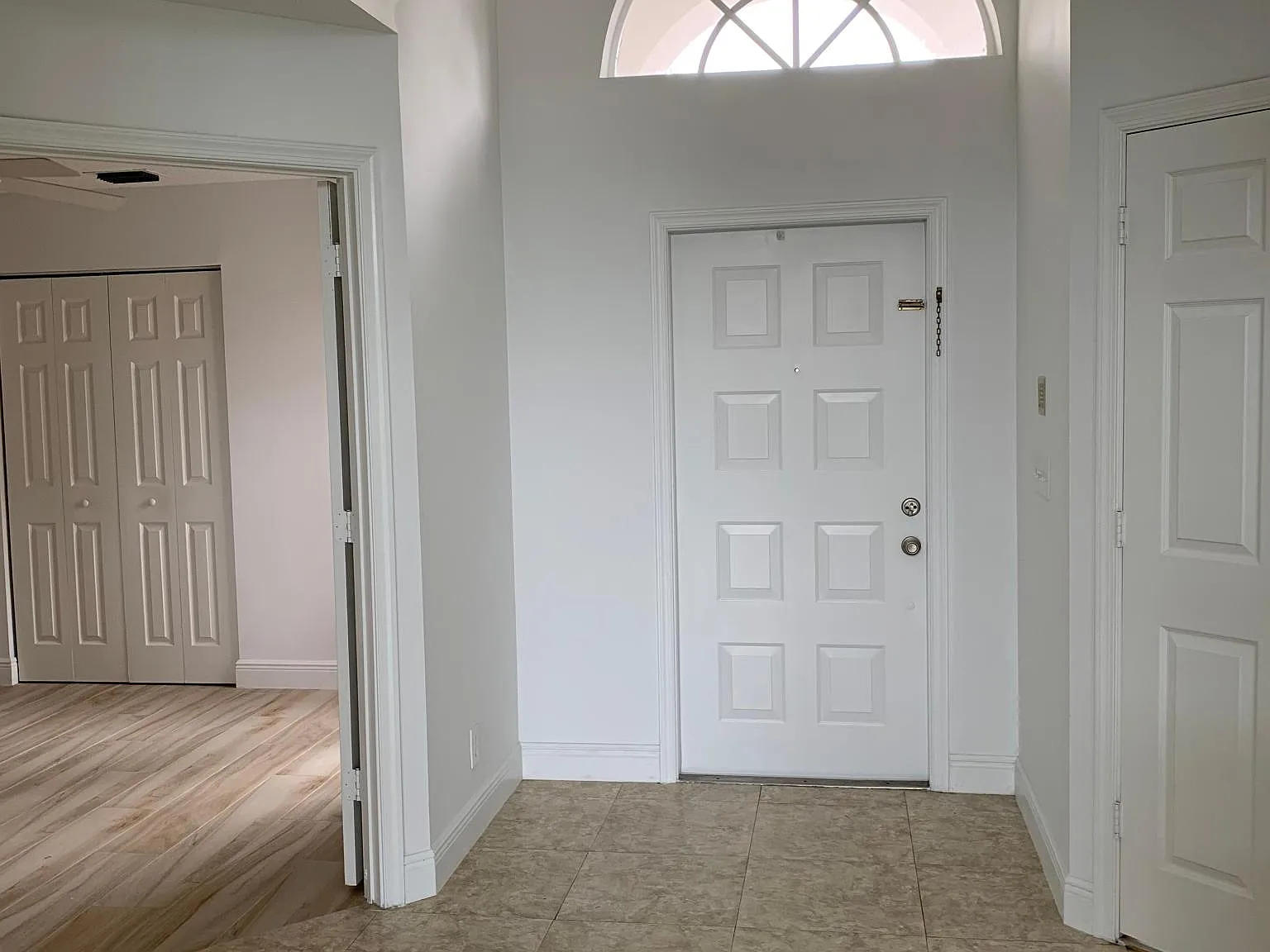 4 bed, 2.5 bath, 2529 sqft, $3,900 — Photo 2