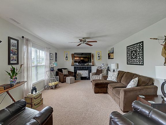 Family Rm w/Fireplace