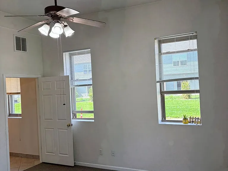 1410 Eisenhower St — Photo 5