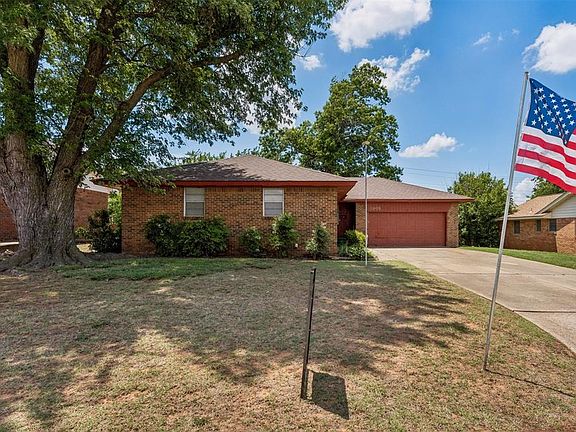 2nd image of 3601 Oakhurst Dr