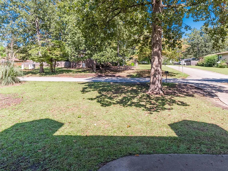 108 Dutch Dr — Photo 5
