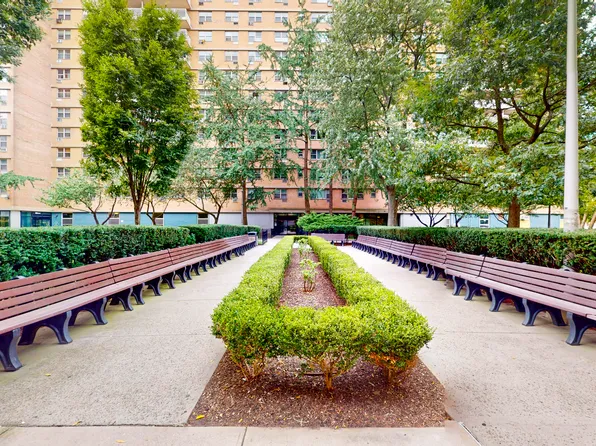 460 Neptune Avenue image 17 of 20