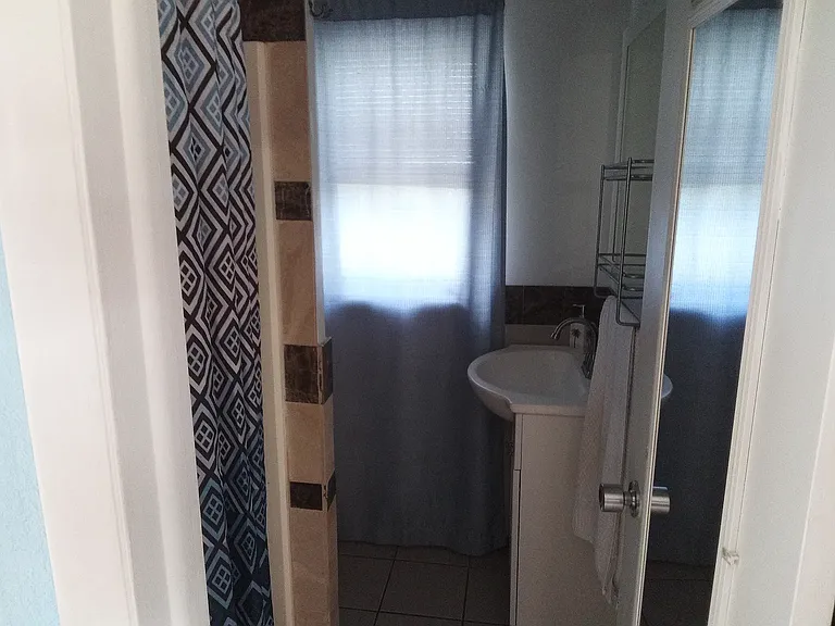 710 Delmar St #1 — Photo 10