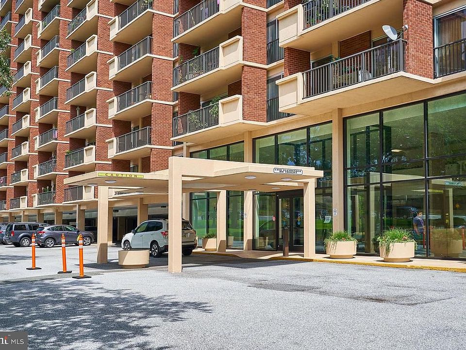1st image of 1300 Army Navy Dr APT 625