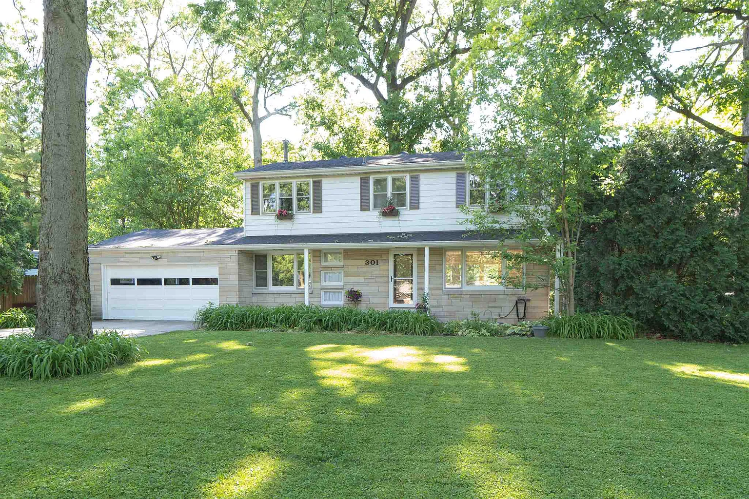 301 S Merrywood Ln photo 1