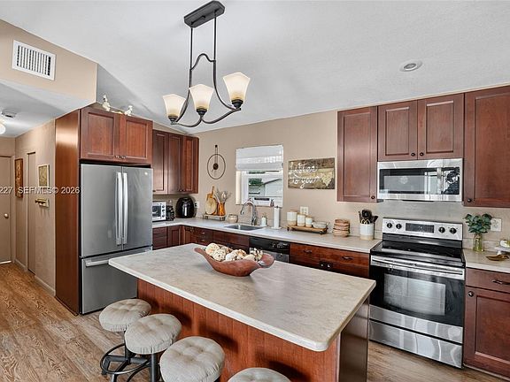 4th image of 11300 SW 40th St