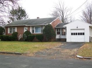 31 Lang St, Springfield, MA 01104