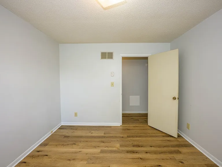 237 Stratmoor Dr — Photo 16