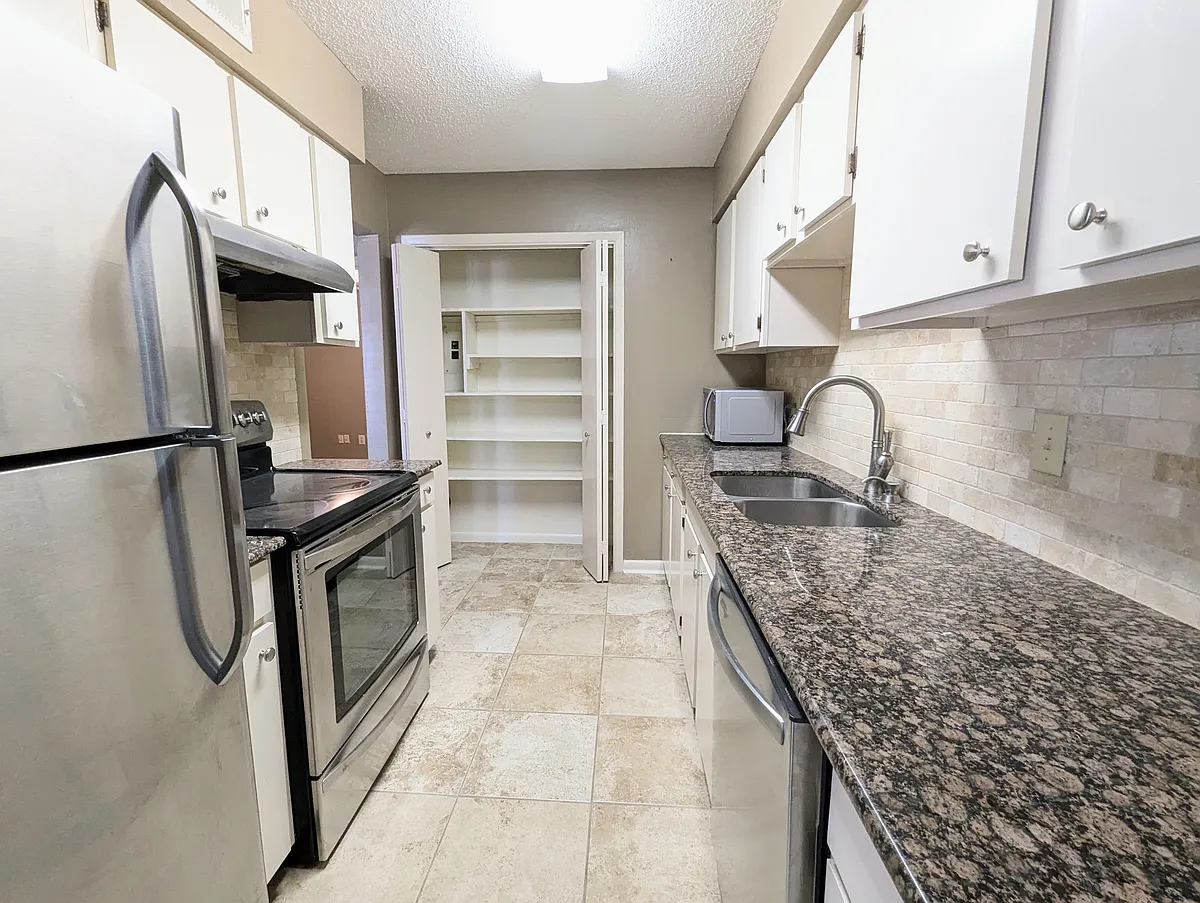Building Photo - 1701 Lobdell Ave #15