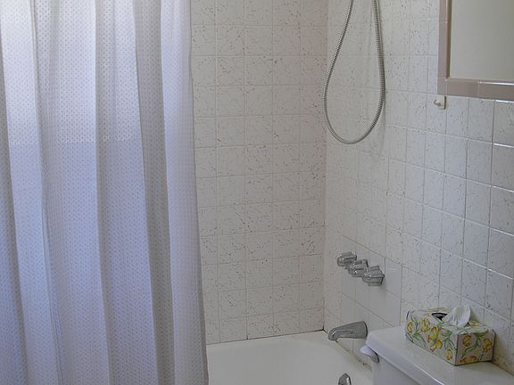 CLEAN AND BRIGHT BATHROOM