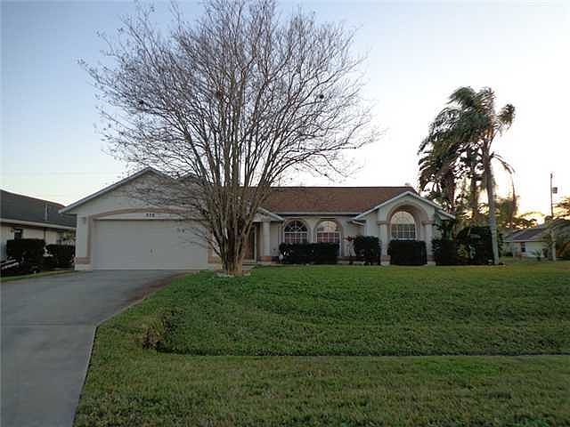 1st image of 539 SE CLIFF