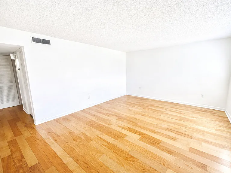 2505 N Alafaya Trl #8 — Photo 3