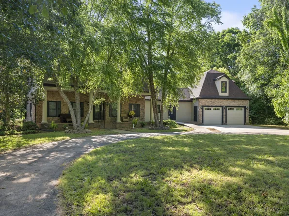8238 Hawkins Rd, College Grove, TN 37046