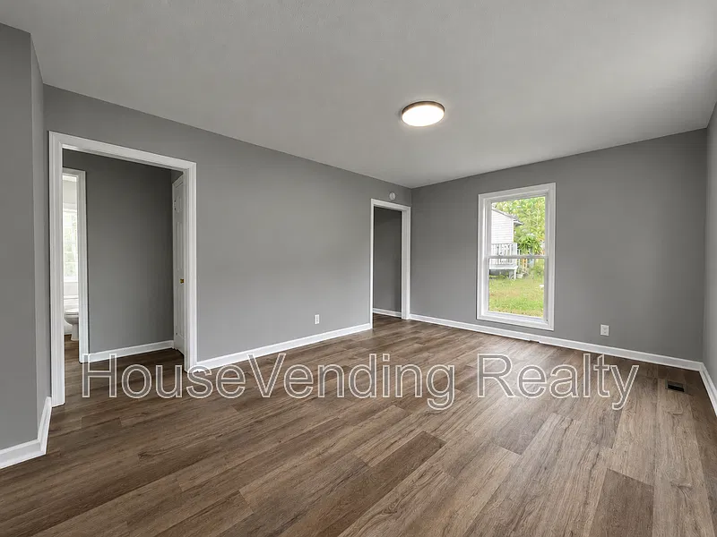 2 bed, 1.0 bath, 720 sqft, $1,530 — Photo 2