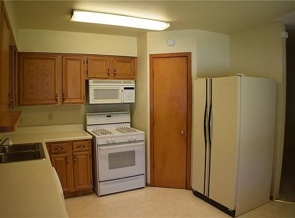 4th image of 414 NW 22nd St