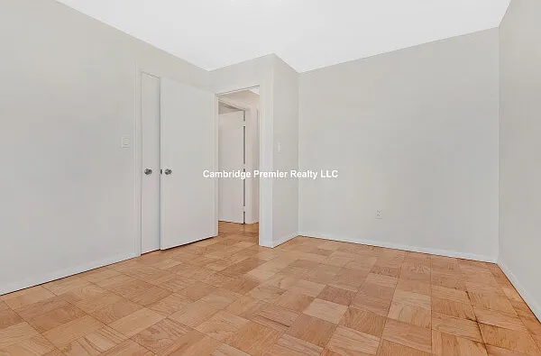 3 bed, $4,700 — Photo 4