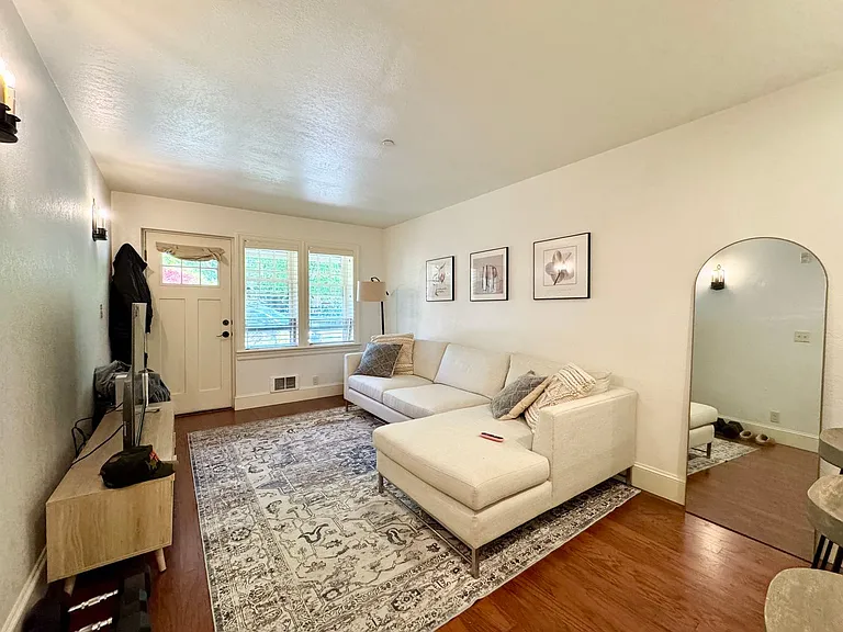 1707 Taylor Ave N — Photo 9