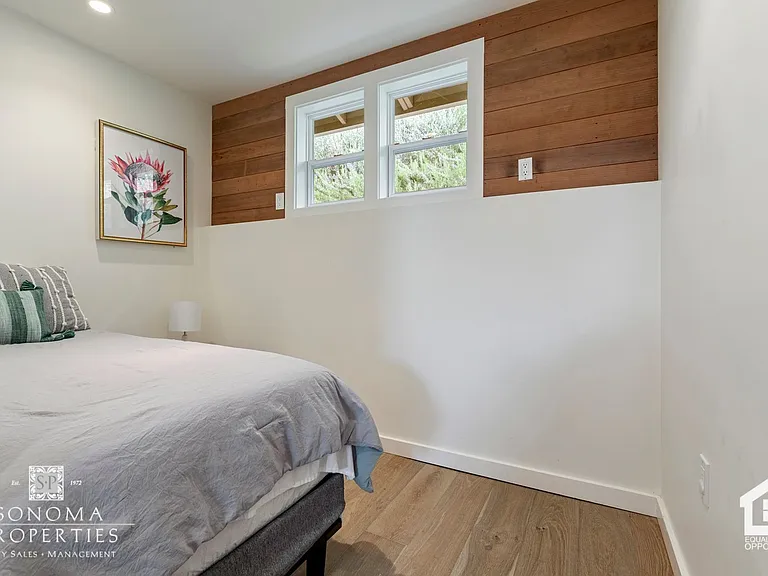 754 E Thomson Ave — Photo 29