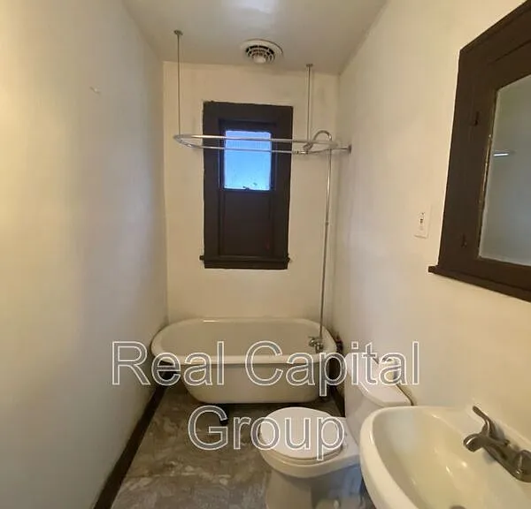 156 James St — Photo 9