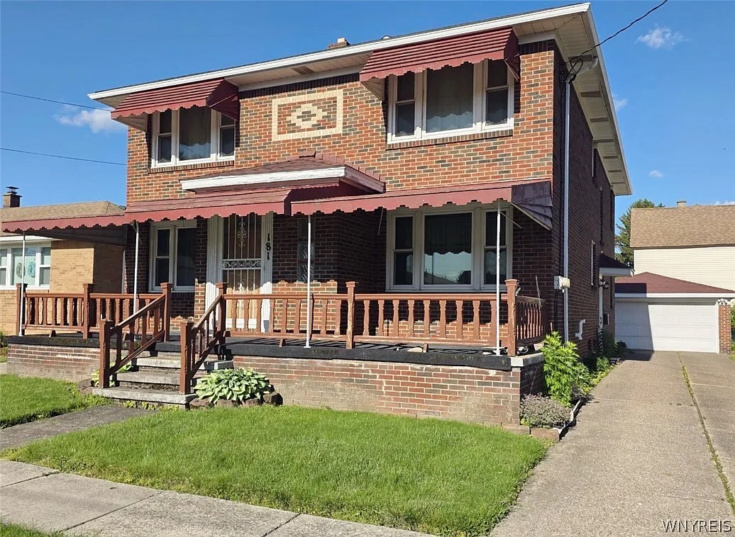 3 bed, 1.0 bath, 2704 sqft, $1,550 — Photo 1