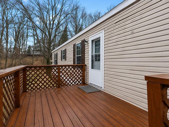 3rd image of 6913 Sandwood St NE