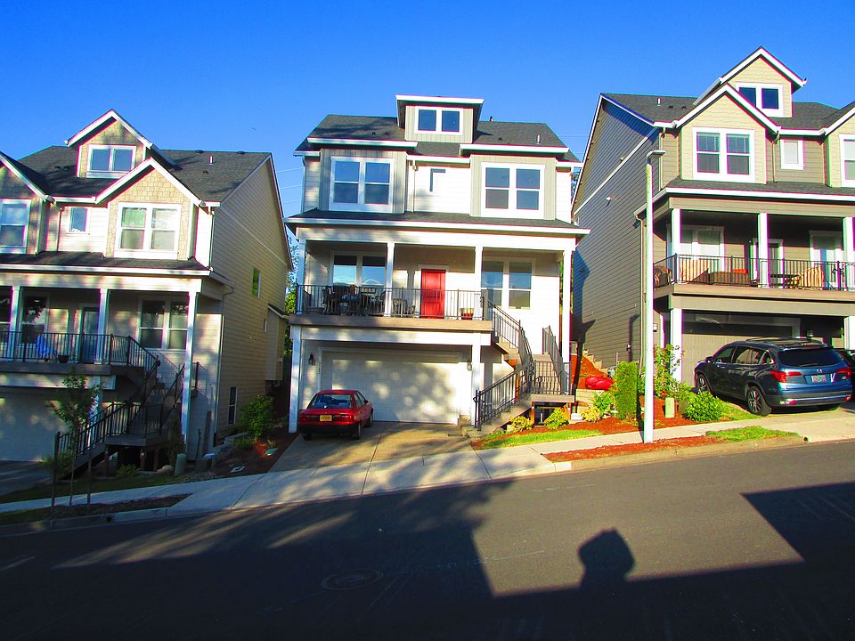Property in the middle with a red door for rent.