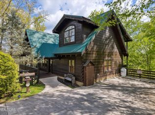 3206 Falling Leaf Way, Pigeon Forge, TN 37863