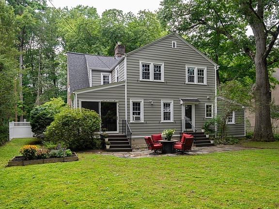 5th image of 85 Woodlawn Ave