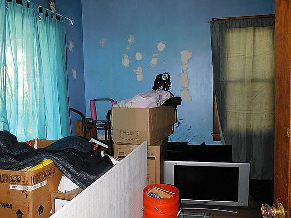 4th image of 300 Herndon Dr