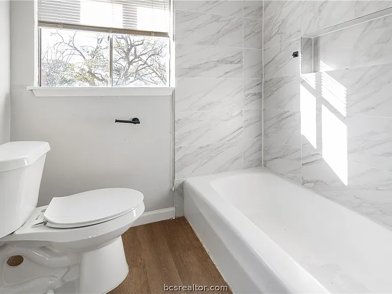 1014 E 23rd St — Photo 14