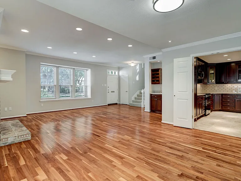1444 Bering Dr — Photo 7