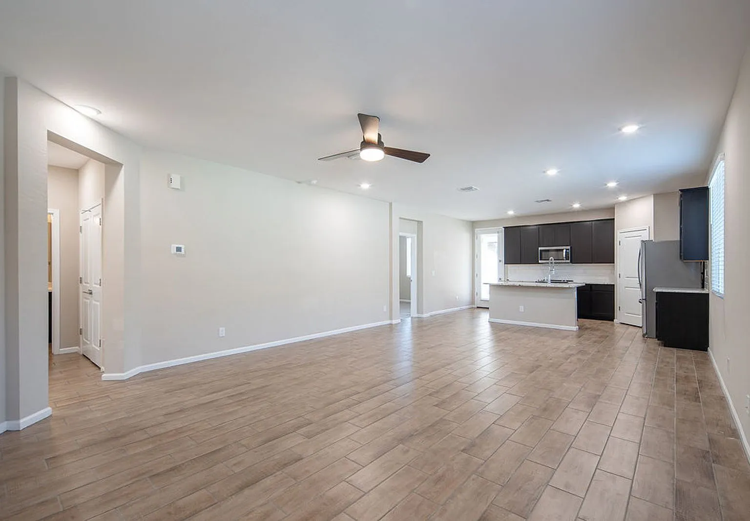 3 bed, 2.0 bath, 1361 sqft, $1,850 — Photo 2