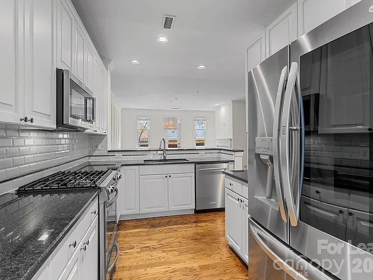 1192 Hampton Gardens Ln — Photo 10