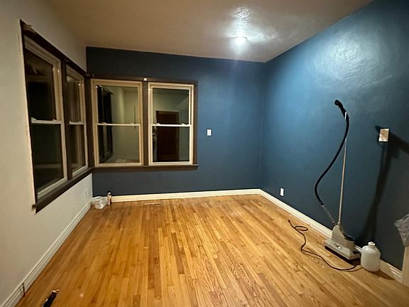 5th image of 403 Crestwood St