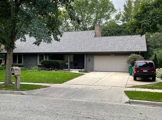 W52N253 Pierce Ave, Cedarburg, WI 53012