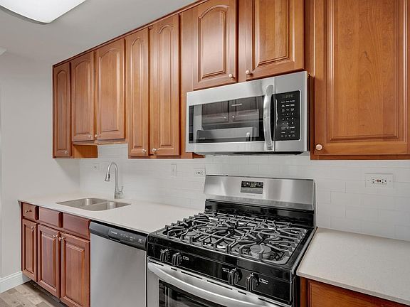 5th image of 2415 N Kennicott Dr APT 1A