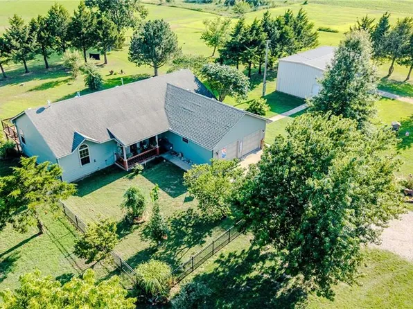18735 Ford Rd, Chanute, KS 66720