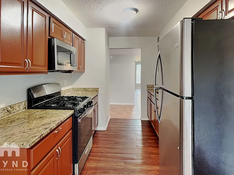 209 Banyan Ct — Photo 4