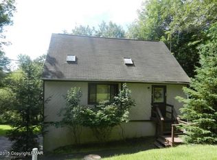 527 Clearview Dr, Long Pond, PA 18334