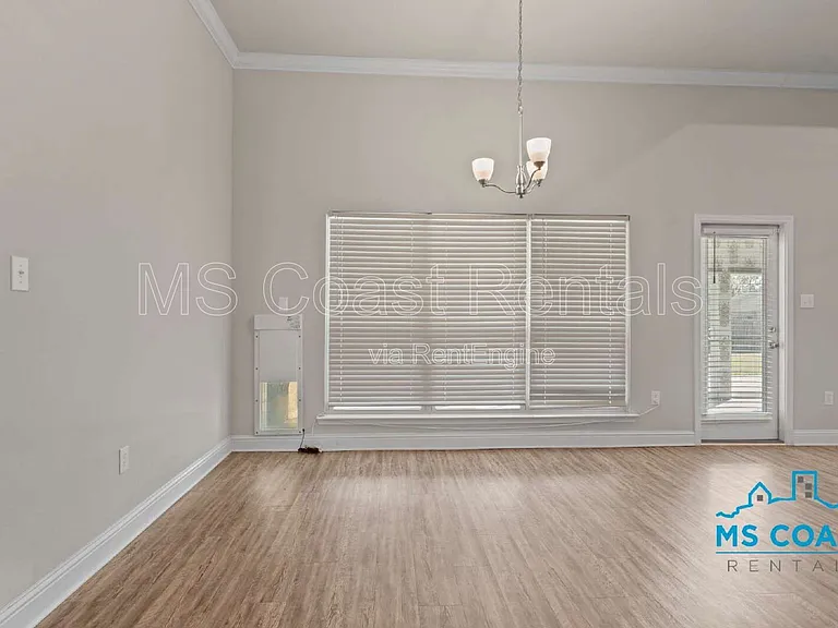 8712 Park Ridge Ct — Photo 15