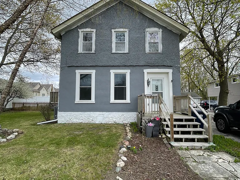 W239N6348 Maple Ave — Photo 2