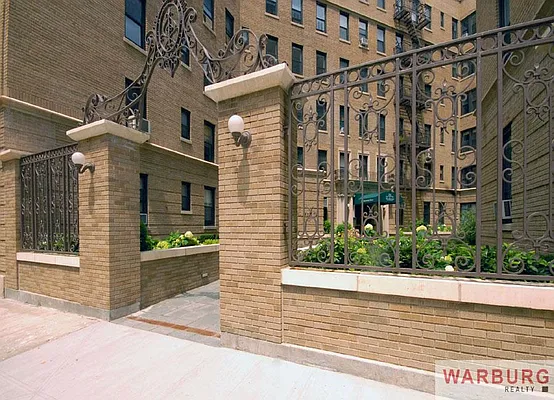 Sold by Warburg | media 26