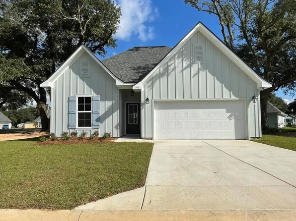 146 Le Moyne St, Bay Saint Louis, MS 39520