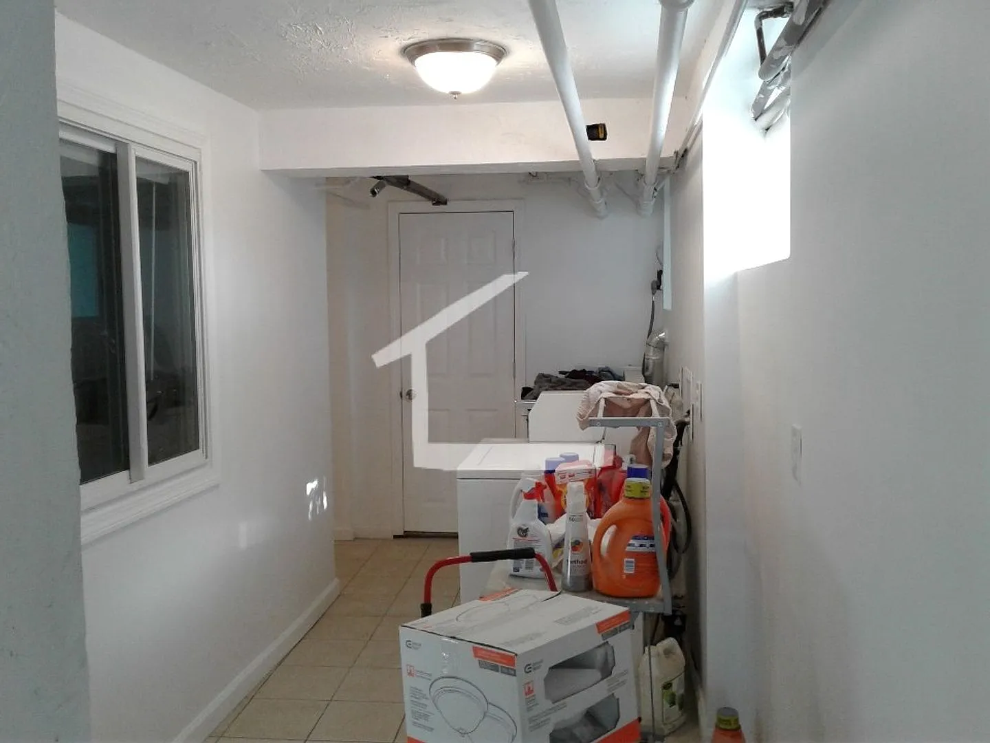 8 Bedroom!-No Broker Fee! — Photo 2