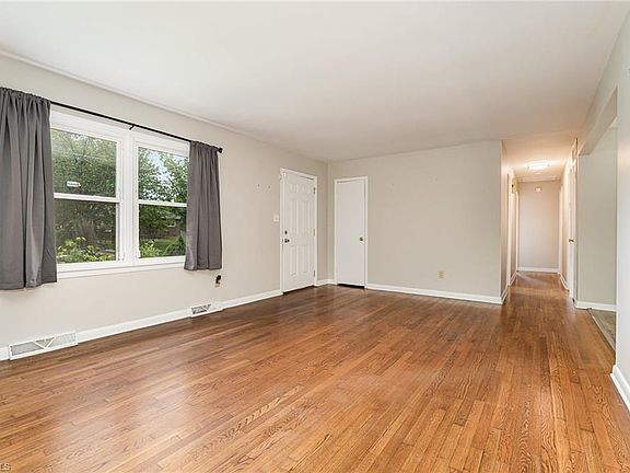 3rd image of 3217 Harte Pl