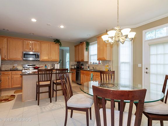 4th image of 995 W Aspen Ct
