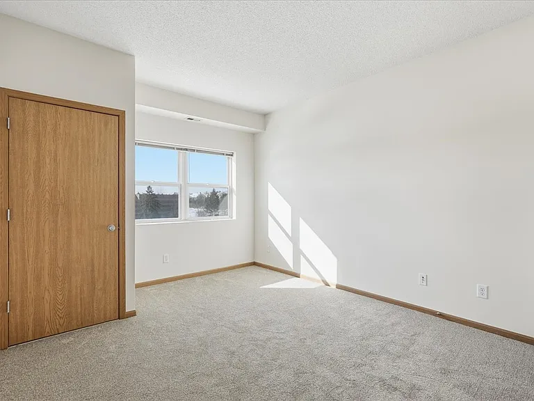 Crown Villa Apartments — Photo 34