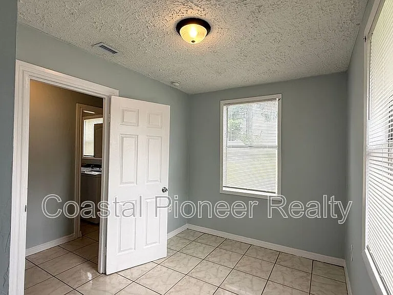 2308 E 15th Ave — Photo 12