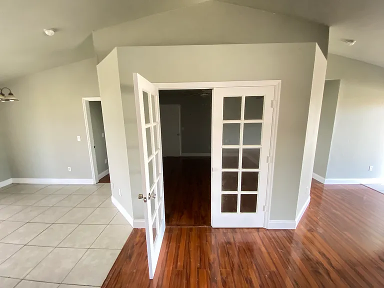 413 NW 16th Pl — Photo 8